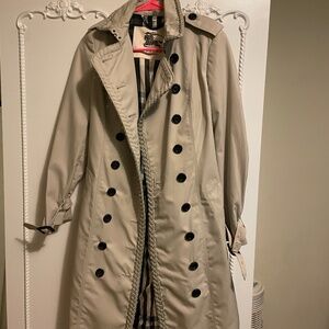 Women's Burberry Trench Coat